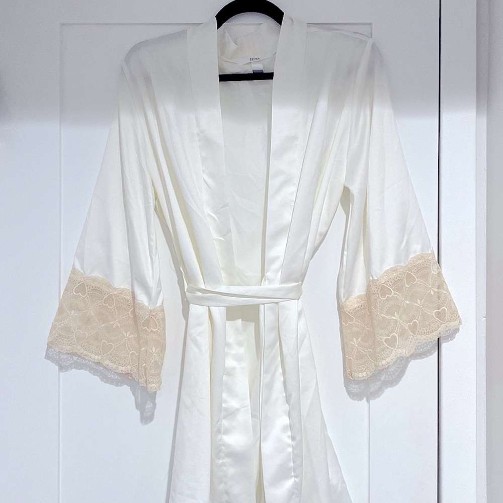 Kit Heart Lace Matte Charmeuse Wrap Robe